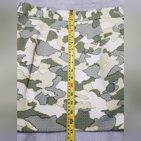 Club Monaco Green Camouflage Mini Skirt Size 10 - Picture 9 of 9